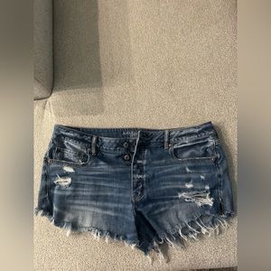 American eagle Tom girl shorts!